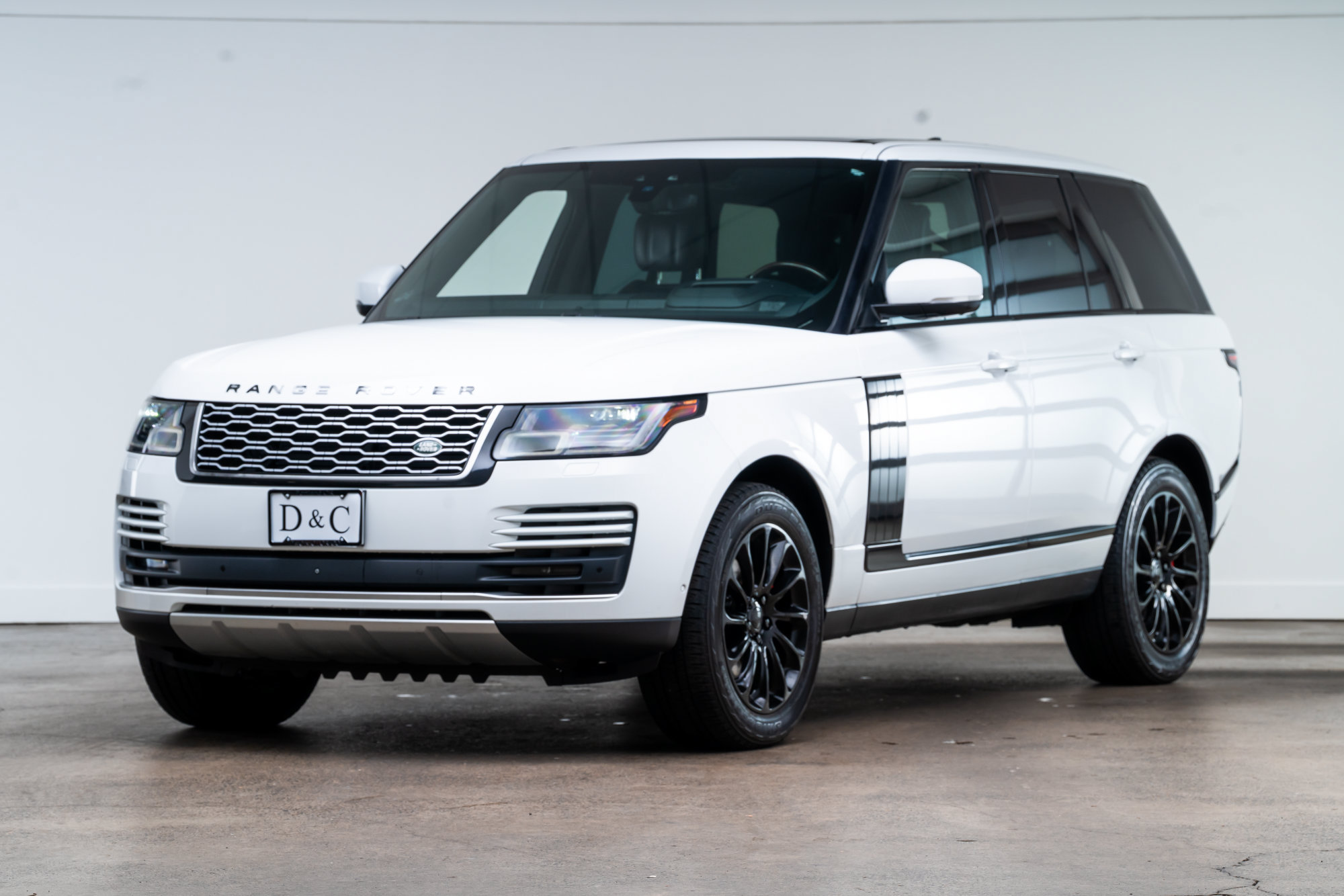 Used 2018 Land Rover Range Rover HSE AWD/4WD image 3