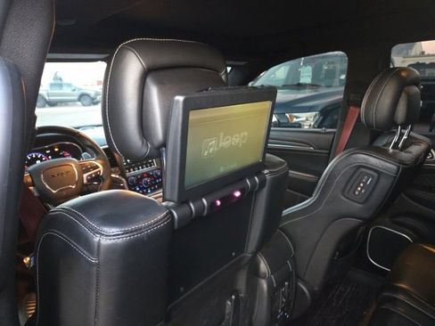 Used 2018 Jeep Grand Cherokee SRT image 14