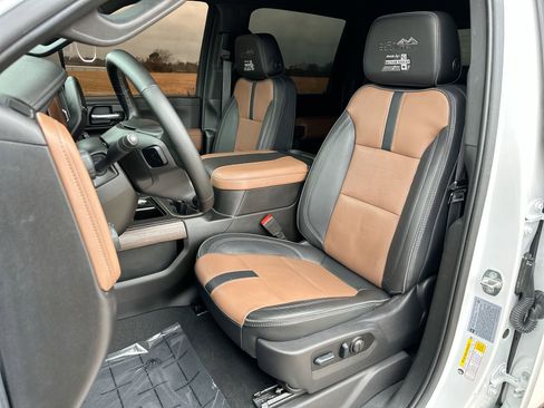 Used 2023 Chevrolet Silverado 3500 High Country image 11