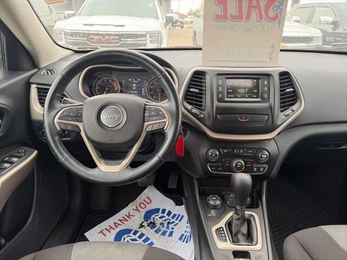 Used 2018 Jeep Cherokee Latitude w/ Cold Weather Group image 14