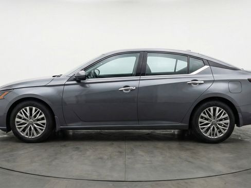 Used 2025 Nissan Altima 2.5 SV image 5