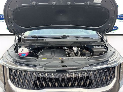 Used 2025 Kia Carnival FWD image 31