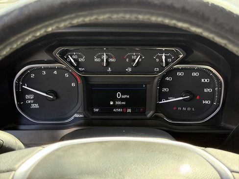Used 2021 GMC Sierra 1500 Elevation w/ LPO, Elevation Black Package AWD/4WD image 10