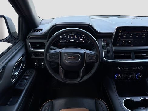 Used 2024 GMC Yukon AT4 w/ Technology Package AWD/4WD image 18