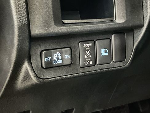 Used 2018 Toyota Tacoma TRD Off-Road w/ Technology Package AWD/4WD image 35
