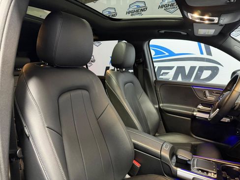 Used 2020 Mercedes-Benz GLB 250 4MATIC w/ Premium Package image 27