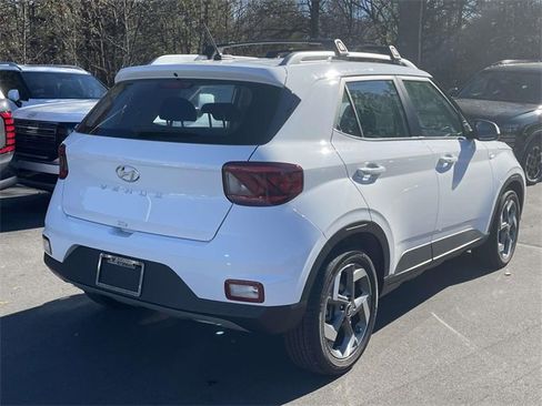 Certified 2025 Hyundai Venue SEL image 6