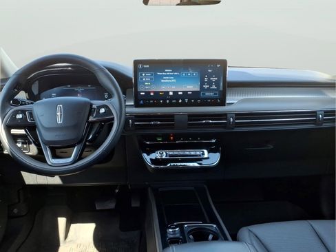 Used 2023 Lincoln Corsair AWD w/ Equipment Group 101A image 11