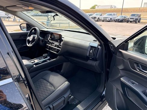 Used 2025 Nissan Pathfinder SV AWD/4WD image 15