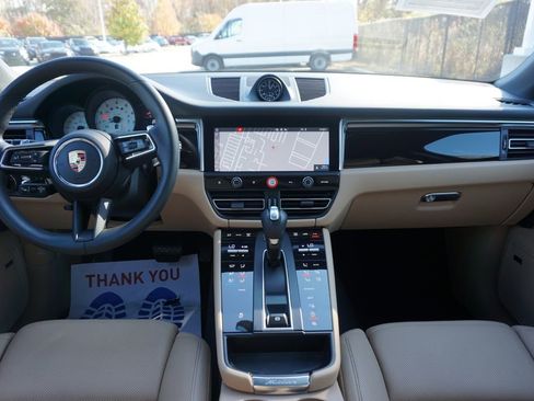 Used 2024 Porsche Macan image 17