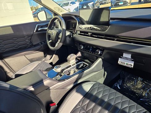 New 2025 Mitsubishi Outlander SEL image 6