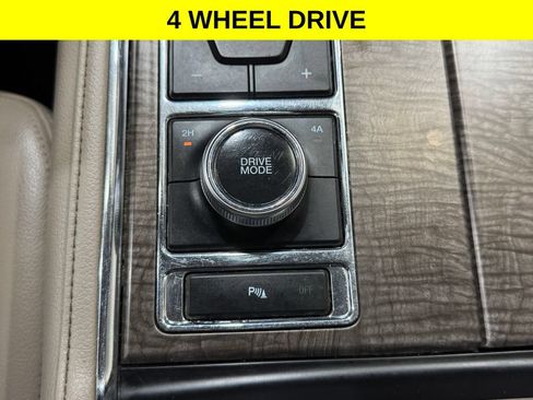 Used 2019 Ford Expedition Limited AWD/4WD image 2