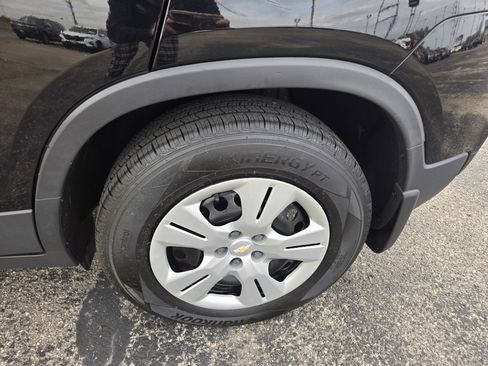 Used 2018 Chevrolet Trax LS image 11
