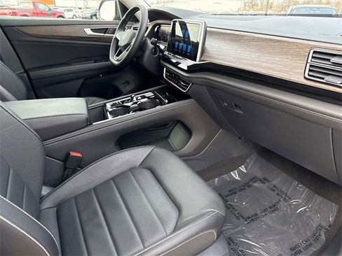 Certified 2025 Volkswagen Atlas SEL image 17