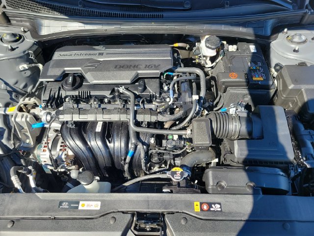 Used 2025 Hyundai Elantra Sport FWD image 33