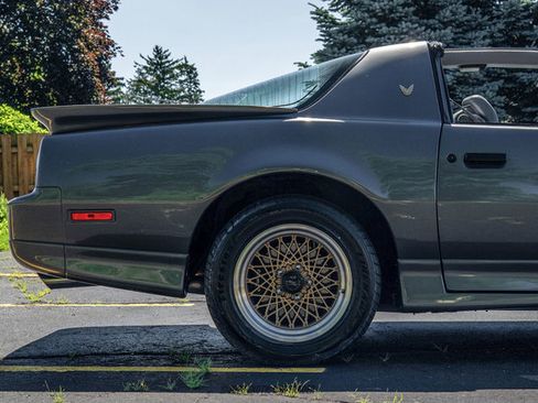 Used 1989 Pontiac Firebird Trans Am RWD image 8