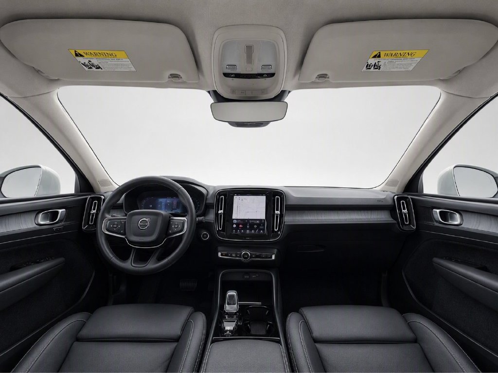 Used 2025 Volvo XC40 B5 Plus AWD/4WD image 29