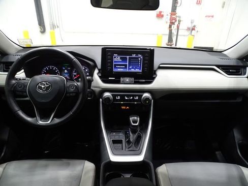 Used 2021 Toyota RAV4 XLE Premium image 26
