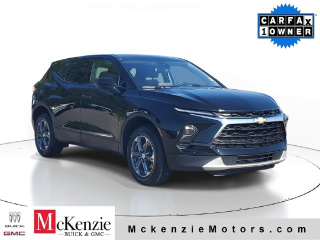 Used 2025 Chevrolet Blazer LT FWD image 1
