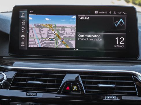 Used 2022 BMW 530e w/ Premium Package image 15