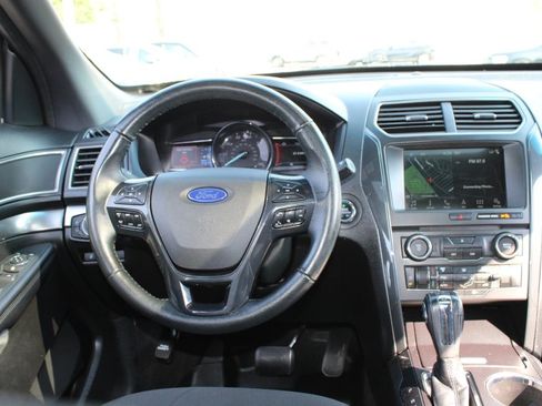 Used 2018 Ford Explorer XLT w/ Equipment Group 201A image 13