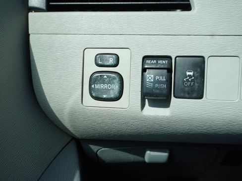 Used 2012 Toyota Sienna XLE AWD/4WD image 28