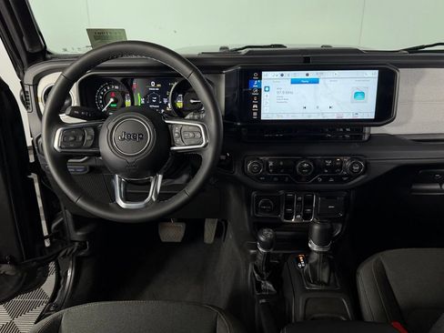 Used 2025 Jeep Wrangler Unlimited Sahara w/ Safety Group AWD/4WD image 12
