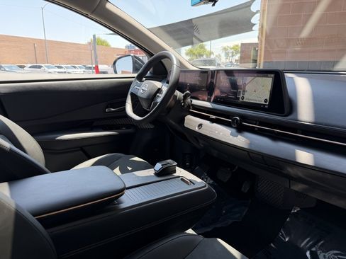 Used 2025 Nissan Ariya FWD image 42