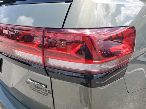 Used 2025 Volkswagen Atlas Peak Edition SE AWD/4WD image 7