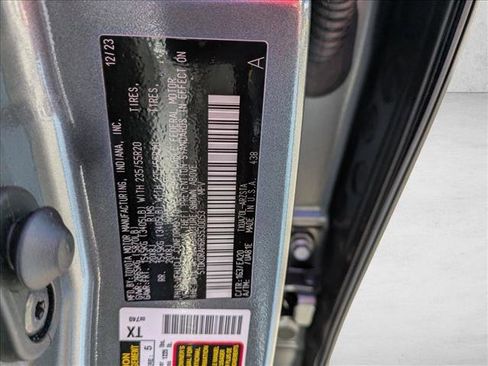 Certified 2024 Toyota Highlander XSE image 27