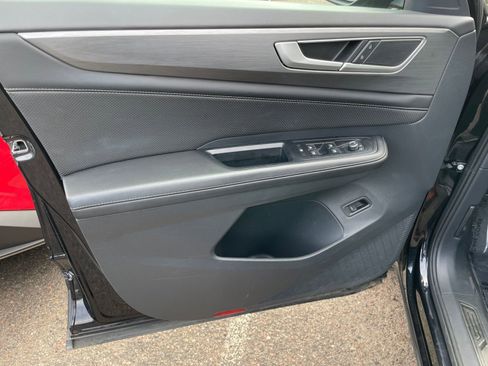 Used 2025 Volkswagen Atlas Cross Sport SE image 18