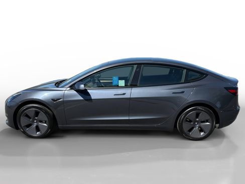 Used 2023 Tesla Model 3 Standard Range image 2