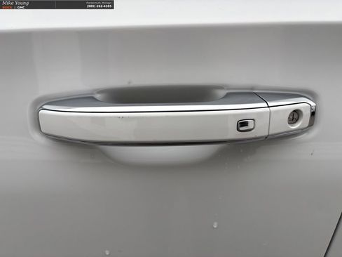 Used 2023 Chevrolet Suburban Premier image 15