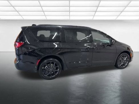 New 2026 Chrysler Pacifica Select w/ S Appearance Package image 7