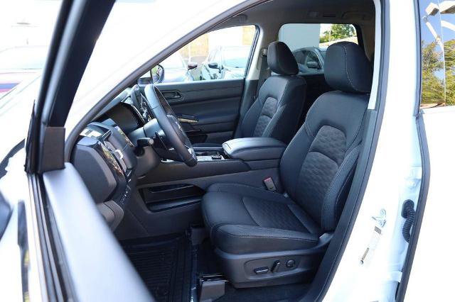 Certified 2025 Nissan Pathfinder SV AWD/4WD image 10