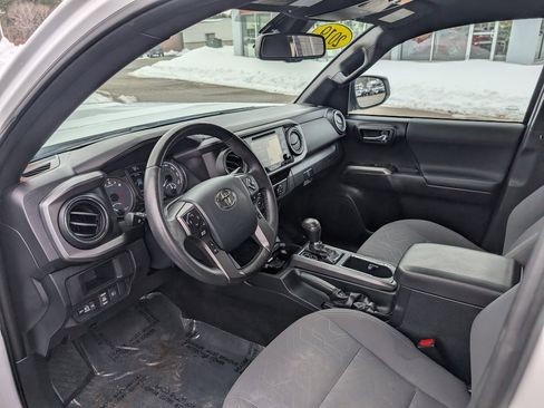 Used 2019 Toyota Tacoma TRD Sport image 15