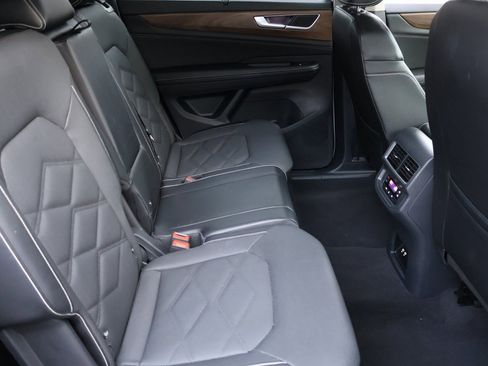 Used 2024 Volkswagen Atlas SE image 13