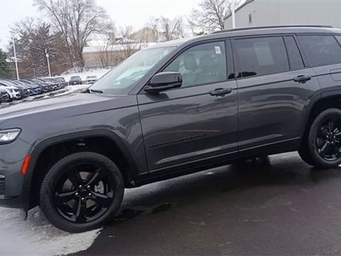 Used 2025 Jeep Grand Cherokee L Limited w/ Black Appearance Package image 7