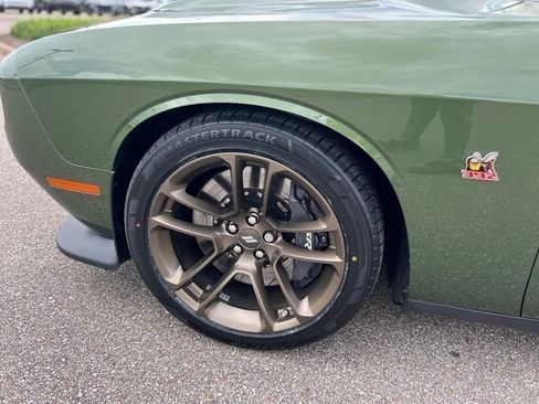 Used 2022 Dodge Challenger R/T Scat Pack w/ Dynamics Package RWD image 13