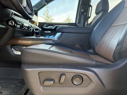 Used 2024 Chevrolet Silverado 1500 High Country w/ High Country Premium Package image 36