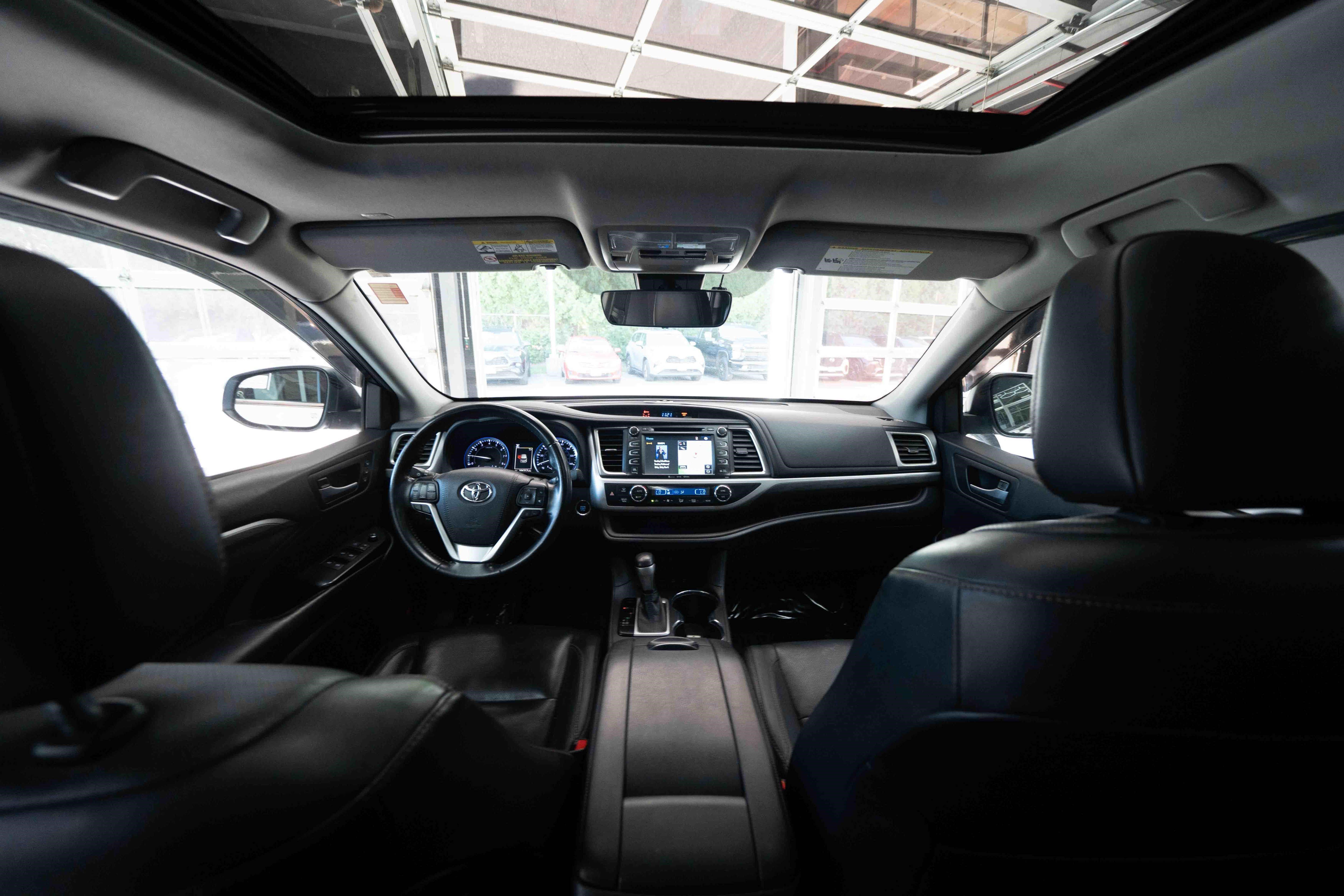 Used 2018 Toyota Highlander Limited AWD/4WD image 19
