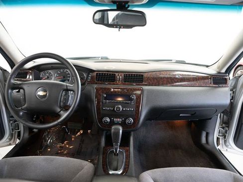 Used 2014 Chevrolet Impala LT w/ LT Sunroof Package image 14