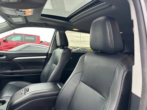 Used 2017 Toyota Highlander XLE AWD/4WD image 12