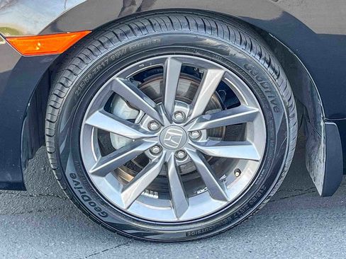 Used 2019 Honda Civic EX image 9