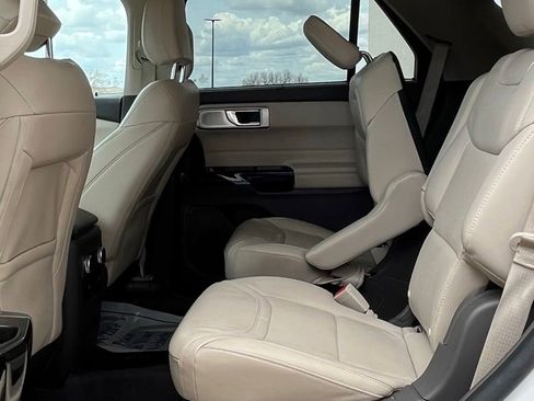 Used 2023 Ford Explorer Platinum w/ Technology Package AWD/4WD image 13
