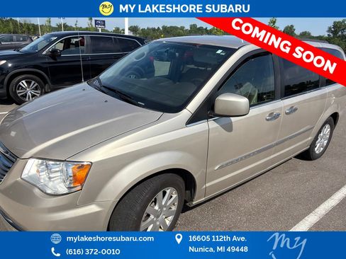 Used 2015 Chrysler Town & Country Touring w/ Driver Convenience Group FWD image 3