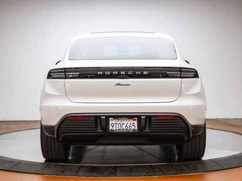 Used 2025 Porsche Macan Electric image 7