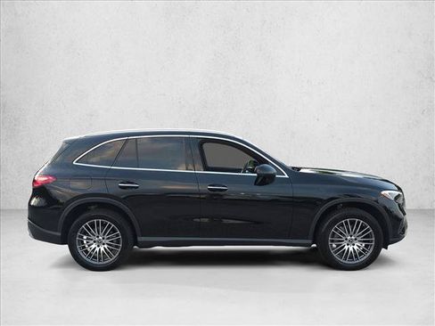 Used 2026 Mercedes-Benz GLC 300 image 4