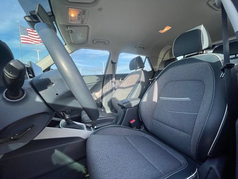 Used 2024 Hyundai Venue Limited FWD image 20