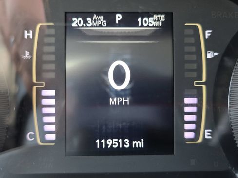 Used 2021 Jeep Cherokee Latitude Plus AWD/4WD image 22